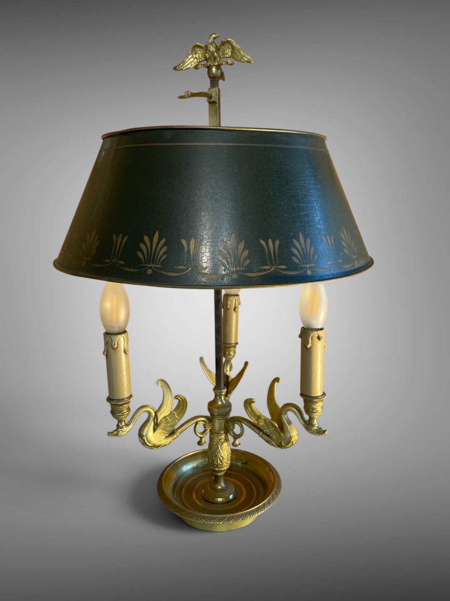 Lampe bouillotte aux cygnes. Bronze doré. Fin du XIXe siècle.