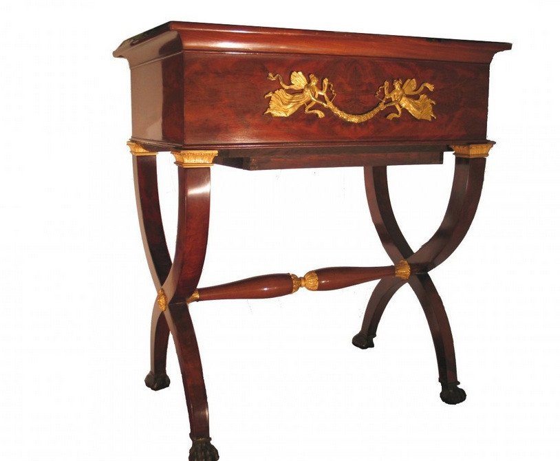 Consulate Period Planter