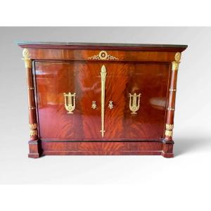 Commode à portes attribuée à Alexandre Maigret. Epoque premier Empire