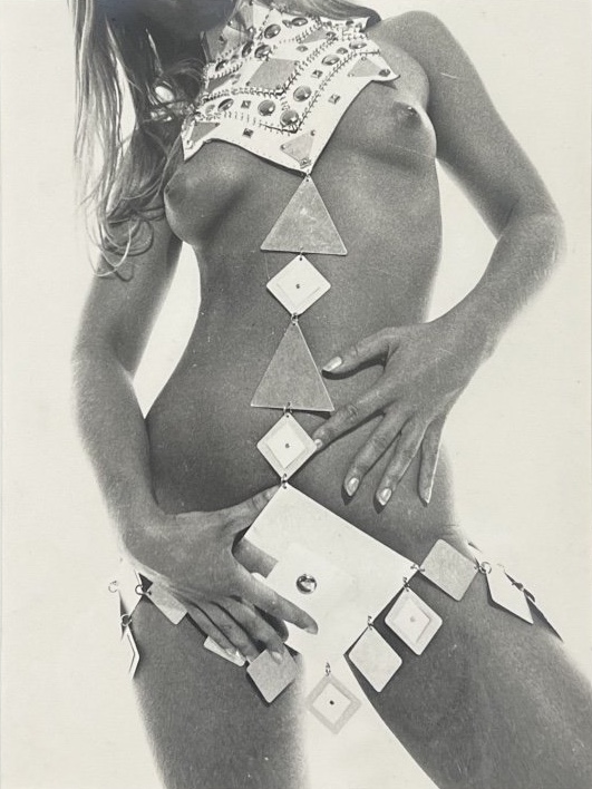 Jean Clemmer - Modèle Nu Vêtue De Bijoux Et Accessoire Pour Rabanne - épreuve Argentique - 1969-photo-2