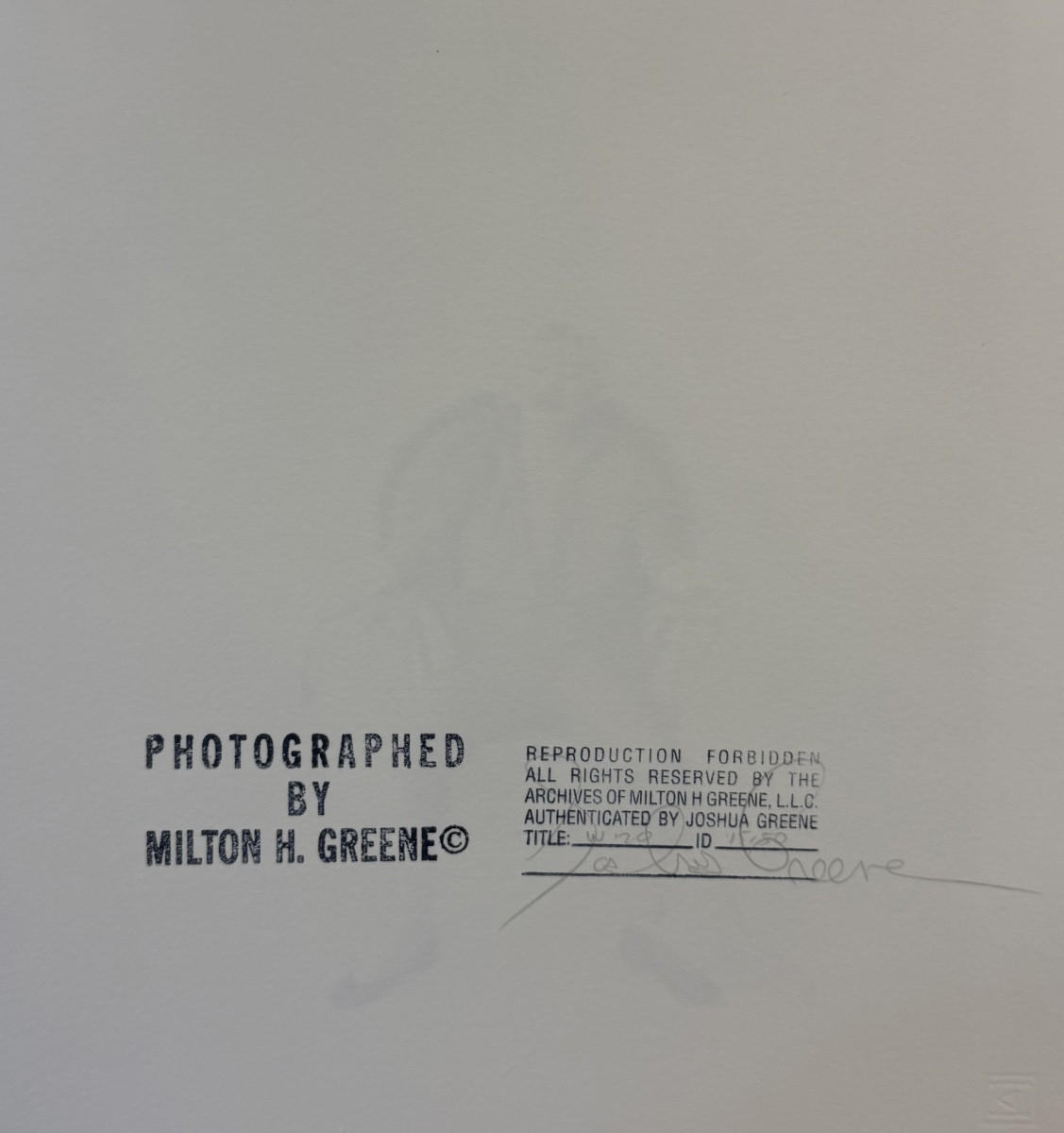 Milton H.Greene - Marilyn Monroe, Wicker chair sitting - Épreuve argentique - 1954-photo-1