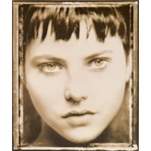 Sarah Moon - Yael Raich - 1995 - Épreuve argentique sépia
