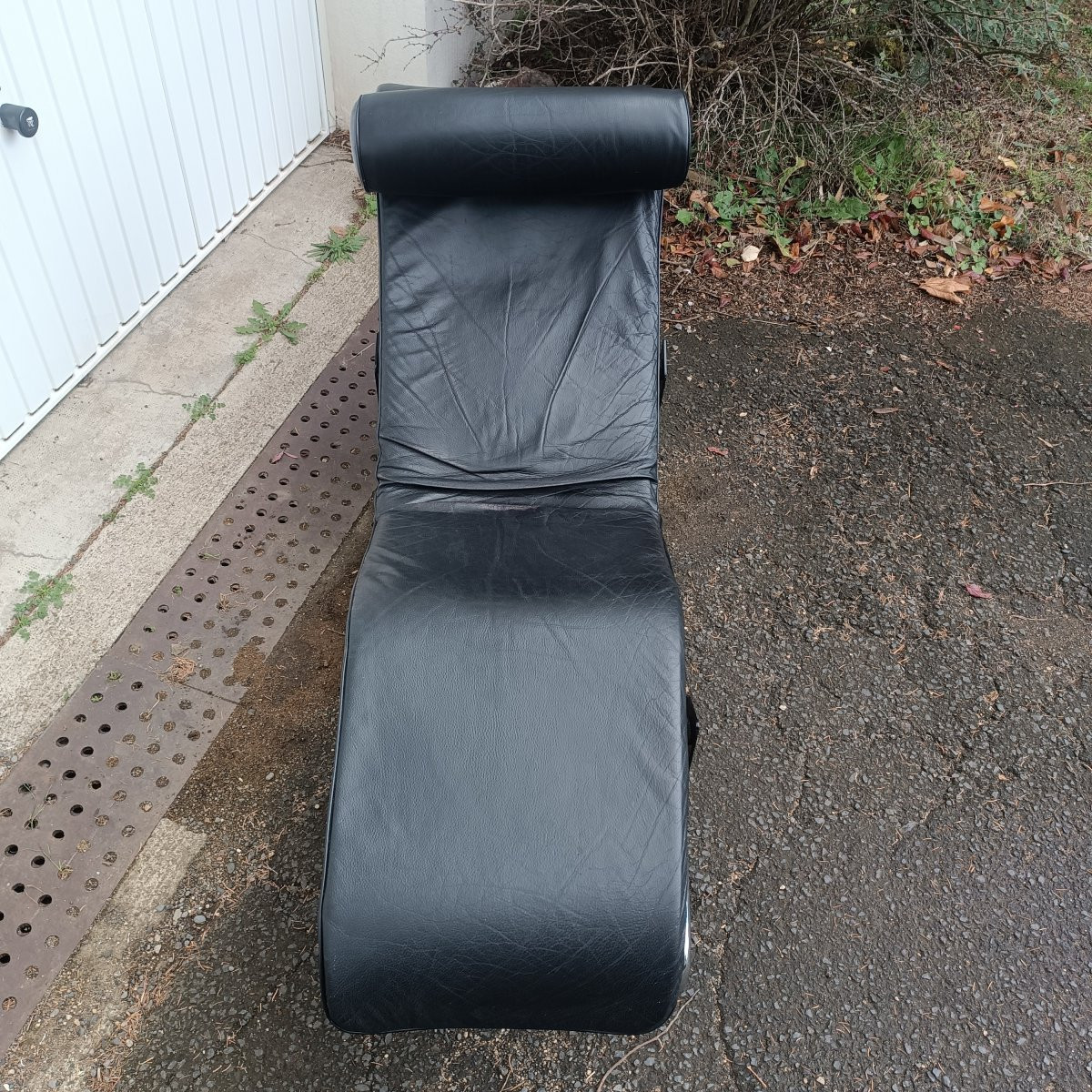 Le Corbusier Lc4 Chaise Longue In Black Leather -photo-4