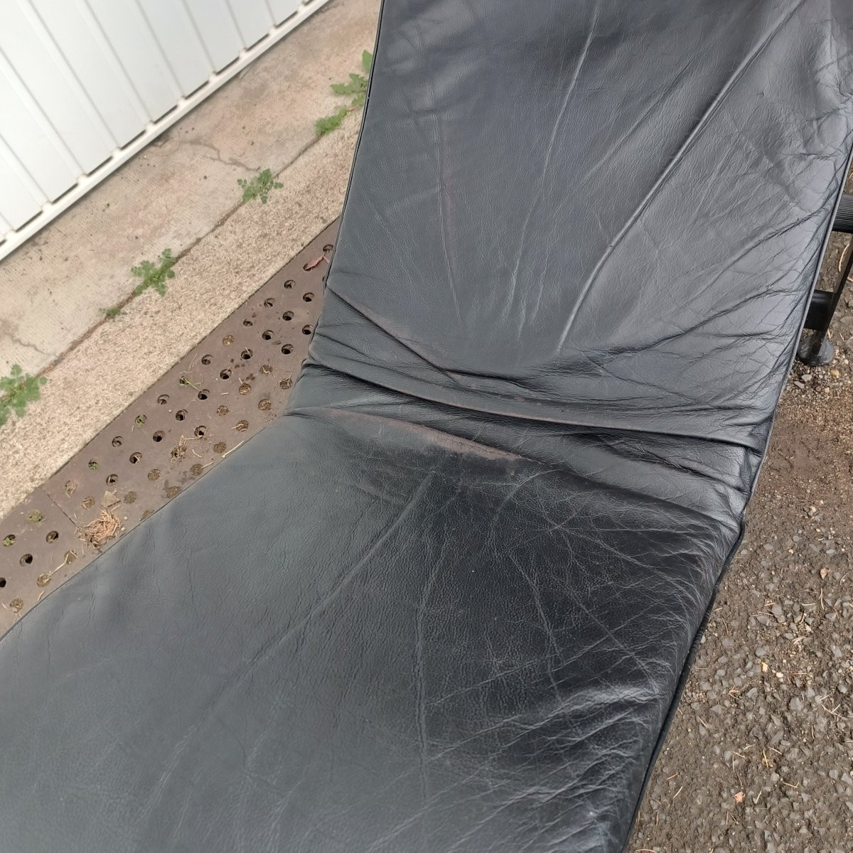 Le Corbusier Lc4 Chaise Longue In Black Leather -photo-2