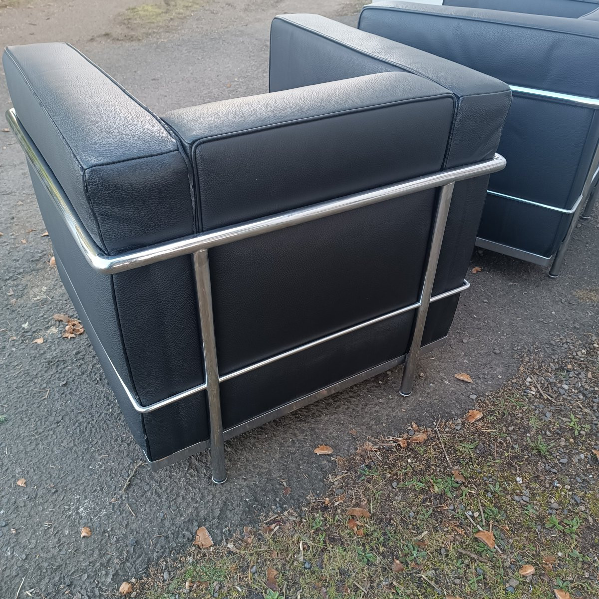 Paire de fauteuils LC2 Le Corbusier Cassina -photo-2