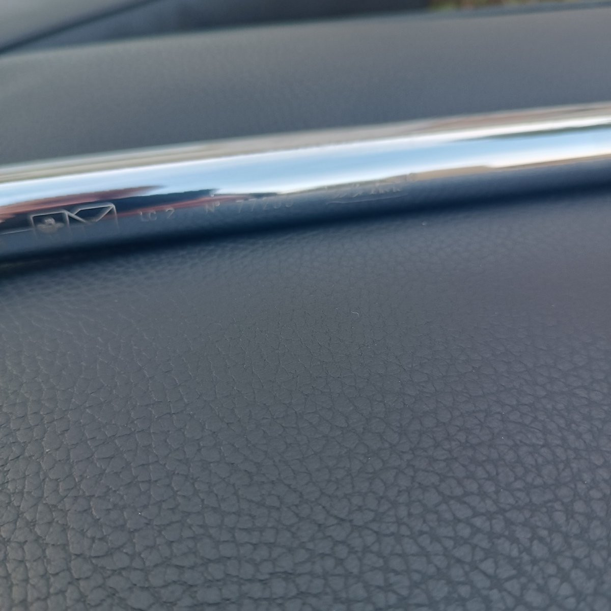 Paire de fauteuils LC2 Le Corbusier Cassina -photo-2