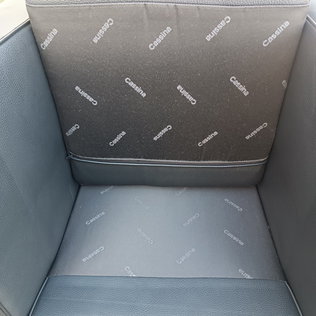 Paire de fauteuils LC2 Le Corbusier Cassina -photo-3