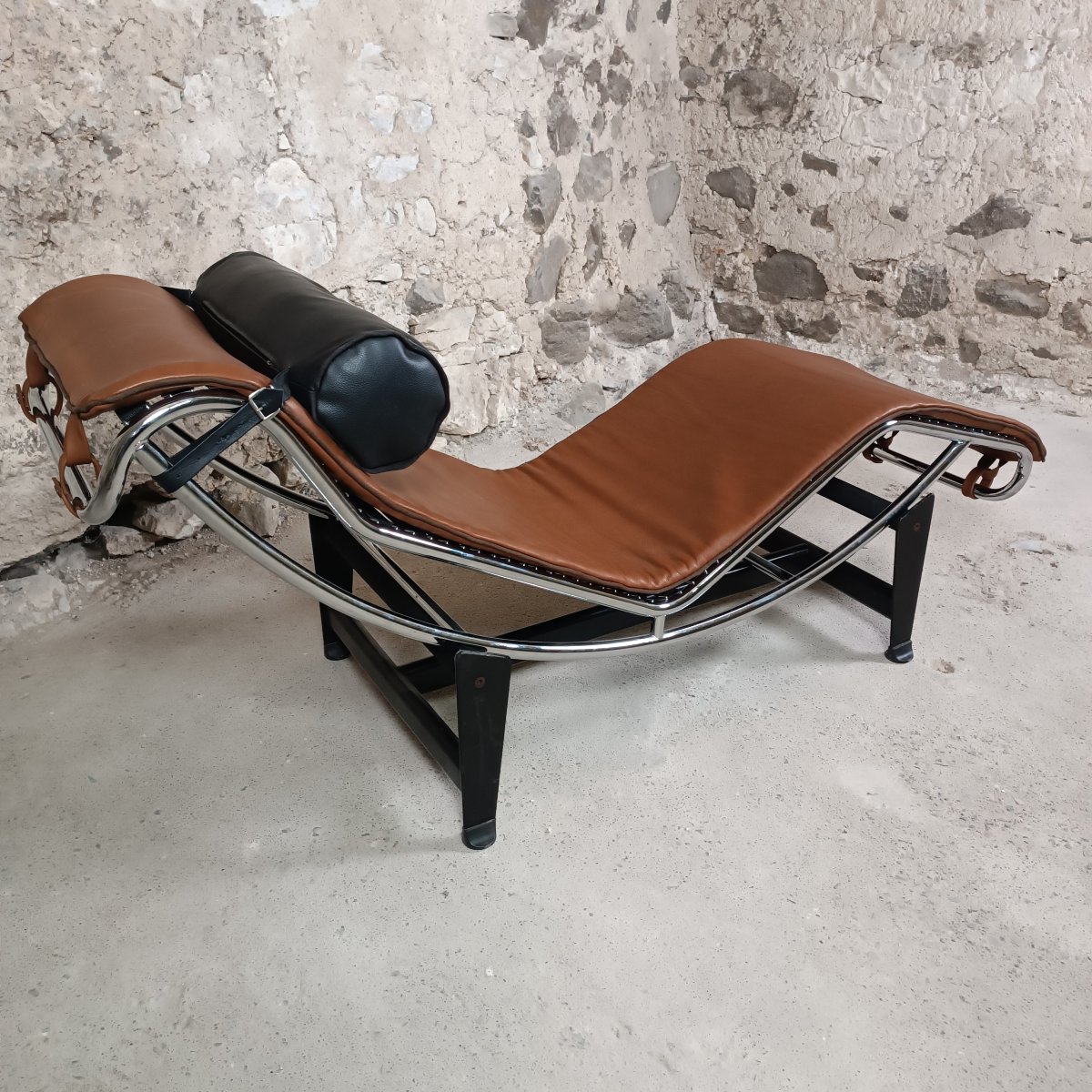Le Corbusier Lc4 Chaise Longue By Cassina -photo-2