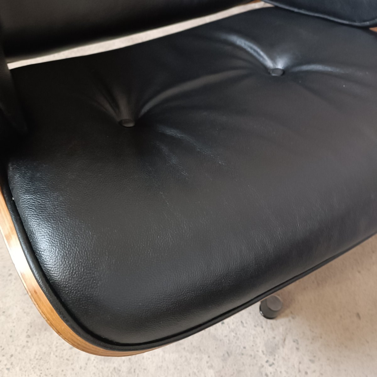 Ray & Charles Eames Lounge Chair -photo-2