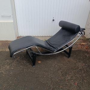 Le Corbusier Lc4 Chaise Longue In Black Leather 