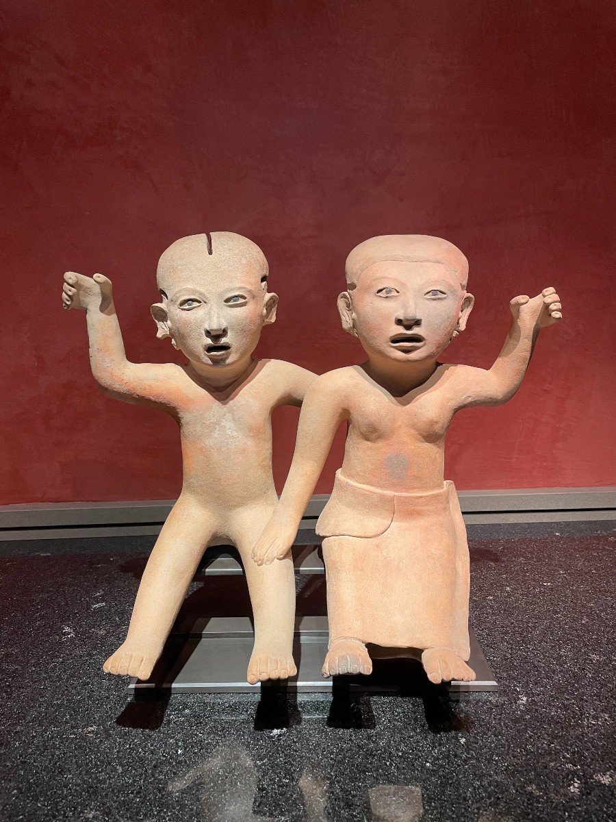 Couple D’enfants Assis Sur Une Balancoire - Précolombien