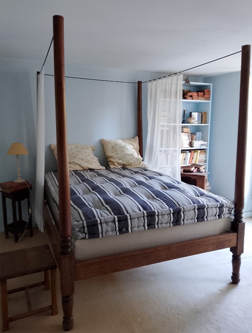Extra-wide Canopy Bed -photo-3