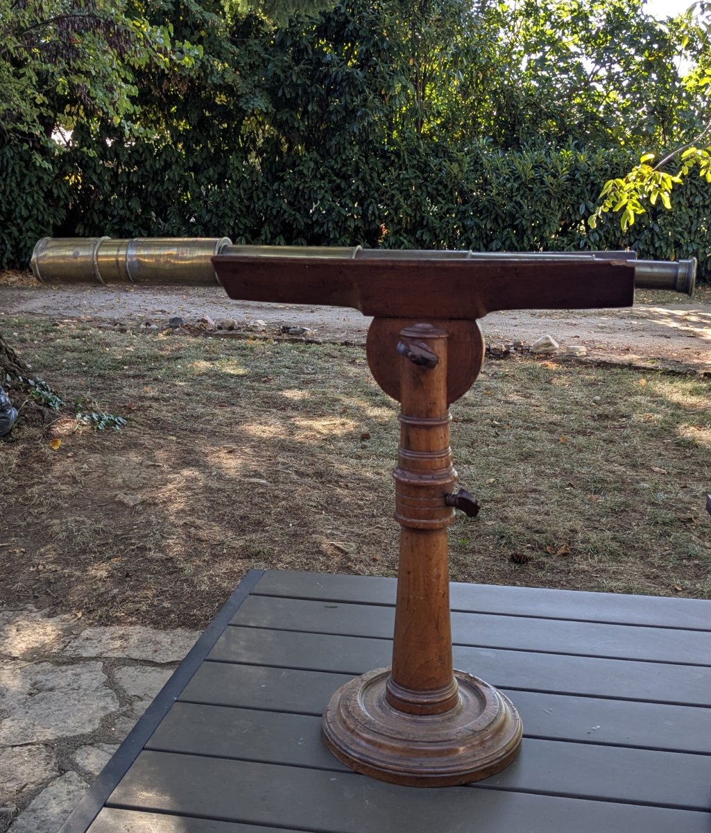 Longue vue 19eme avec son piètement en bois , marine ?