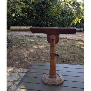 Longue vue 19eme avec son piètement en bois , marine ?