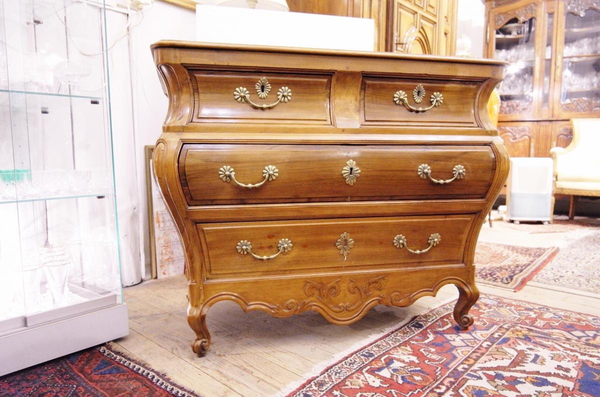 Louis XV Walnut Commode In Walnut