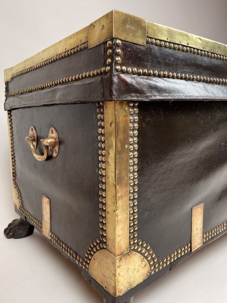 Empire Period Chest In Leather And Brass-photo-2