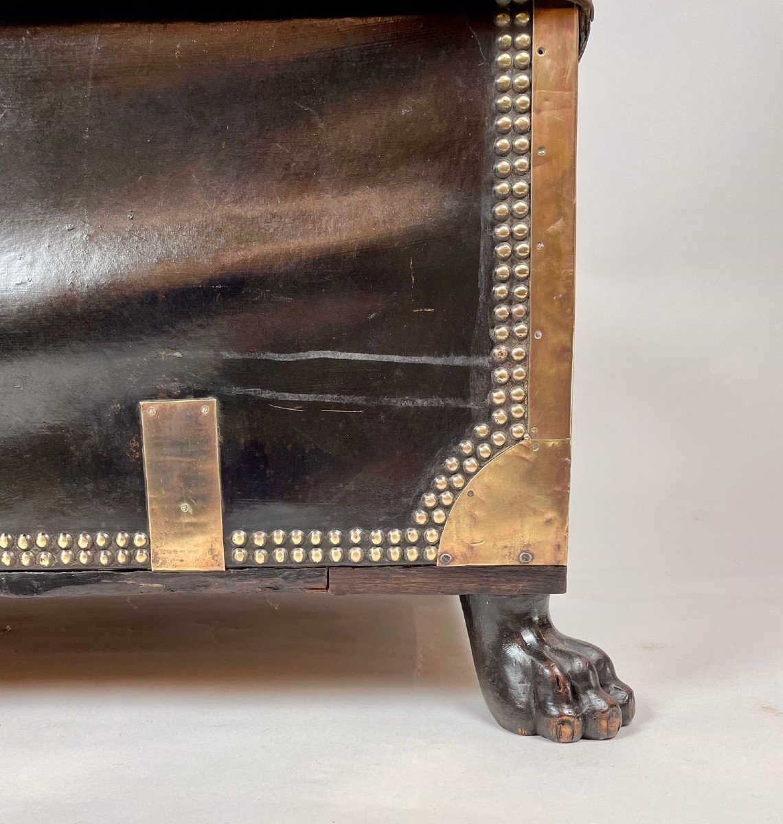 Empire Period Chest In Leather And Brass-photo-4
