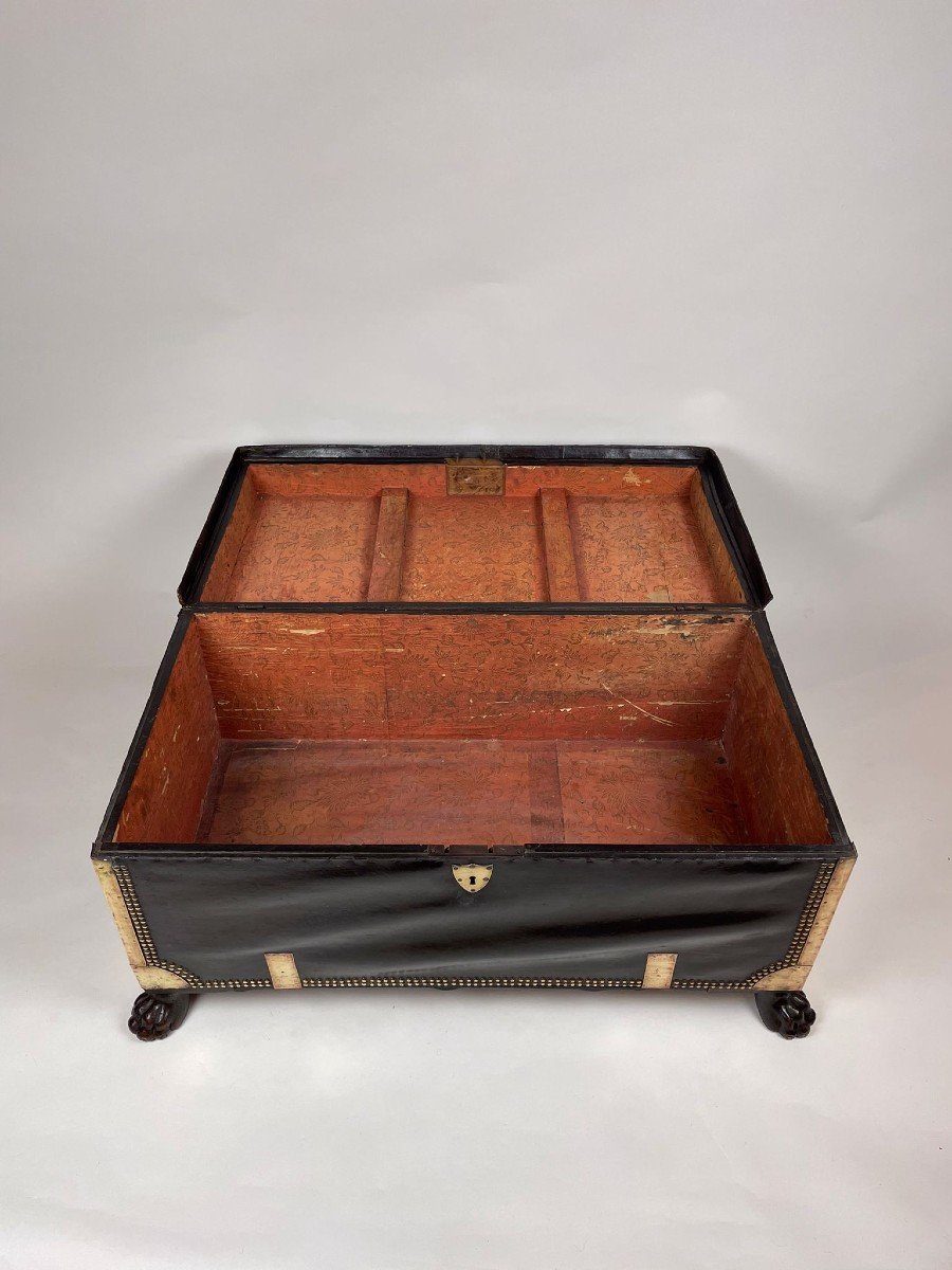 Empire Period Chest In Leather And Brass-photo-1
