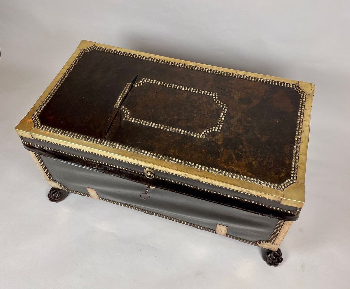 Empire Period Chest In Leather And Brass-photo-3
