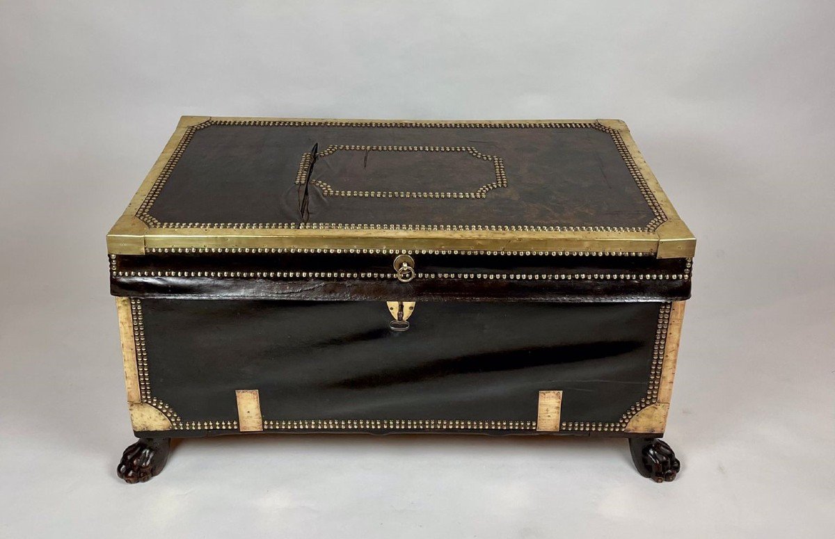 Empire Period Chest In Leather And Brass-photo-5