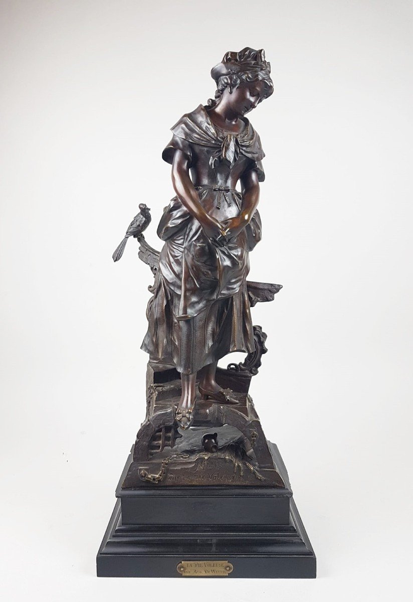 Auguste De Wever, Bronze à Patine Brune "la Pie Voleuse"