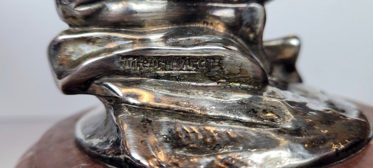 Automotive Mascot In Silver Bronze-photo-4