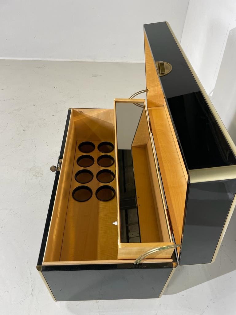 Bar In Black Lacquered Wood And Glass Shelf-photo-3