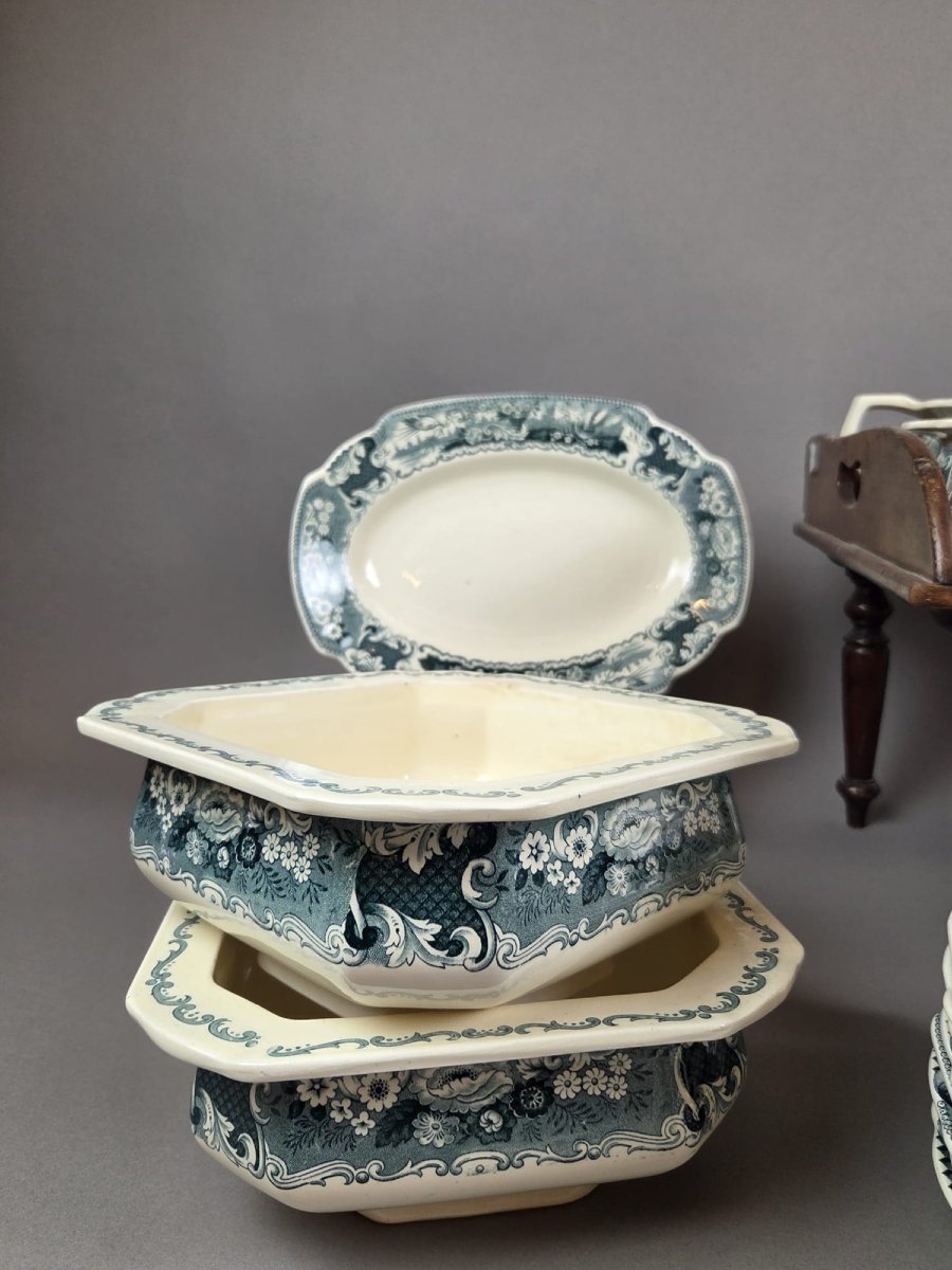 Part Of A Maastricht Earthenware Dinner Service, Victoria Model, Early 20th Century-photo-4