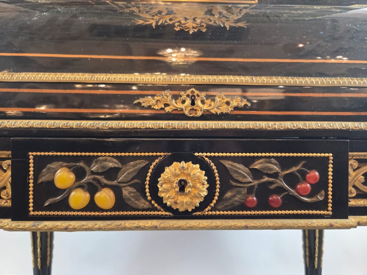 Inlaid Cylinder Desk-photo-5