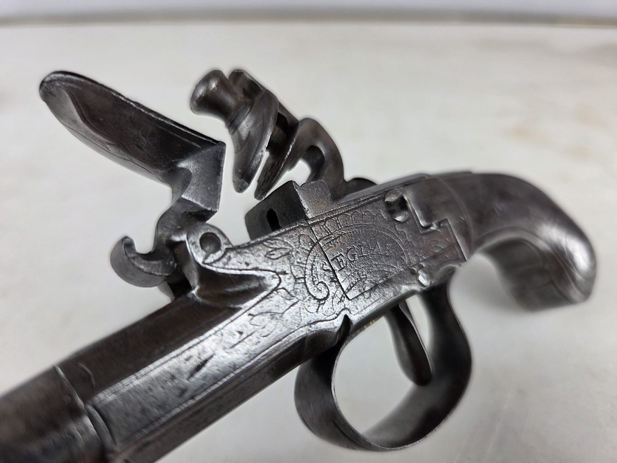 Paire de pistolets en fer, Angleterre vers 1740-photo-3
