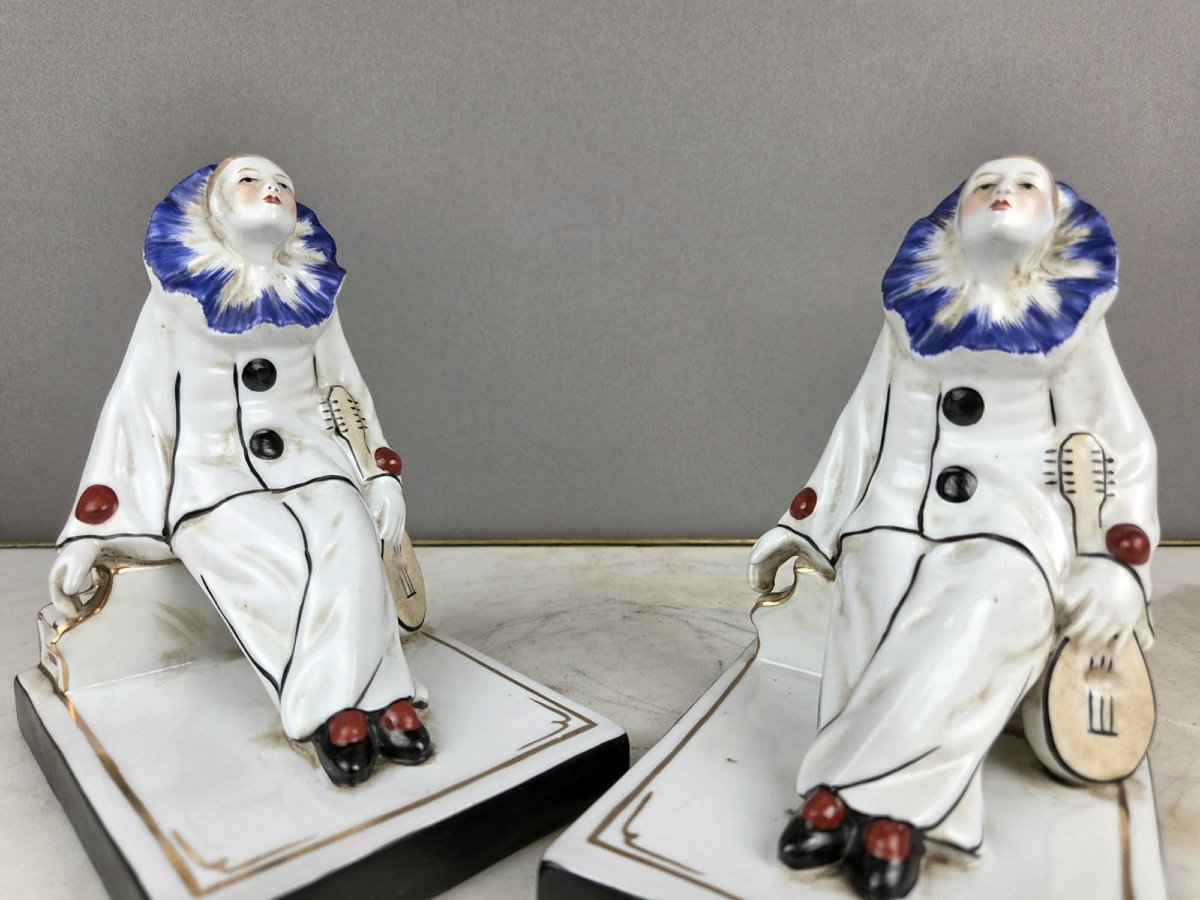 Paire de sert livre en porcelaine de Limoges, monogrammé JK-photo-1