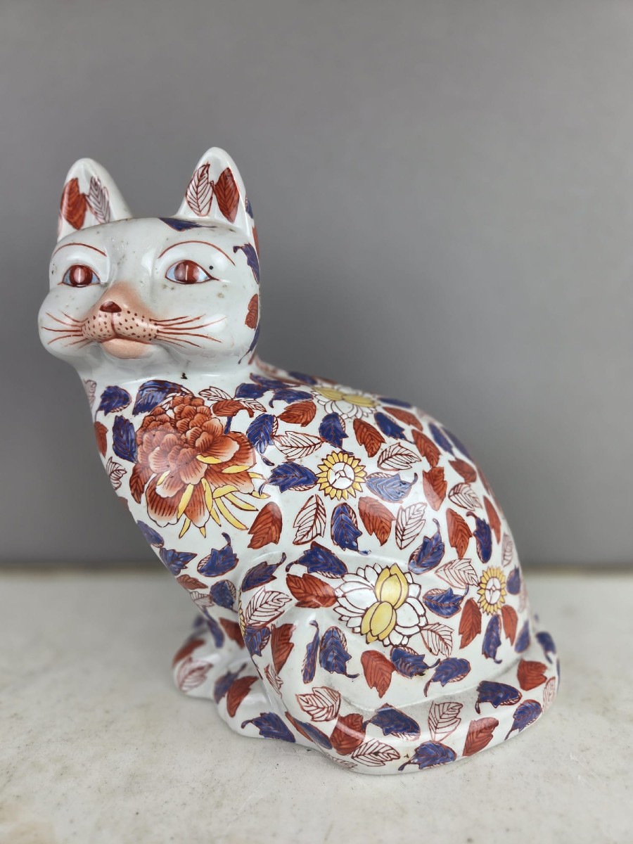 Chat en porcelaine de chine polychromé, début 20th