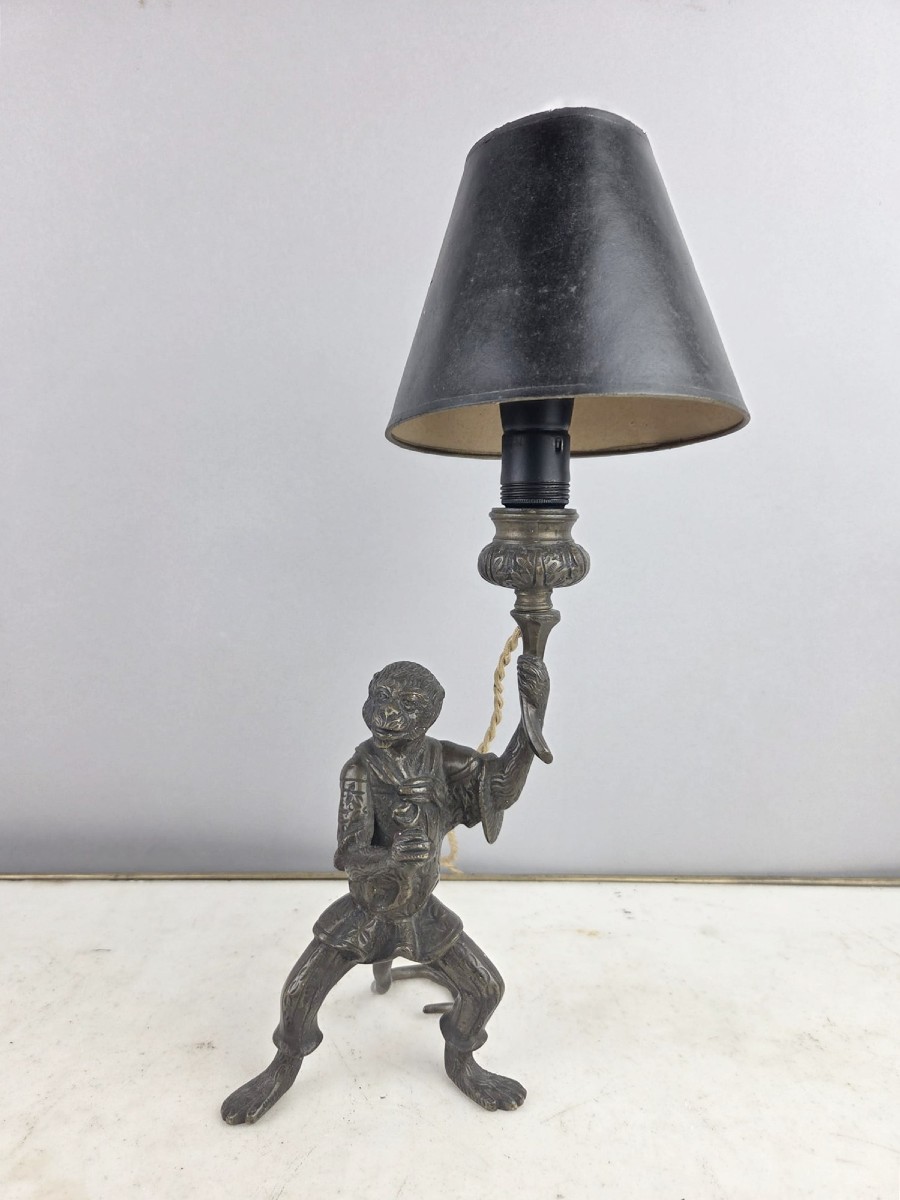 Singe en bronze monté en lampadaire, 19th