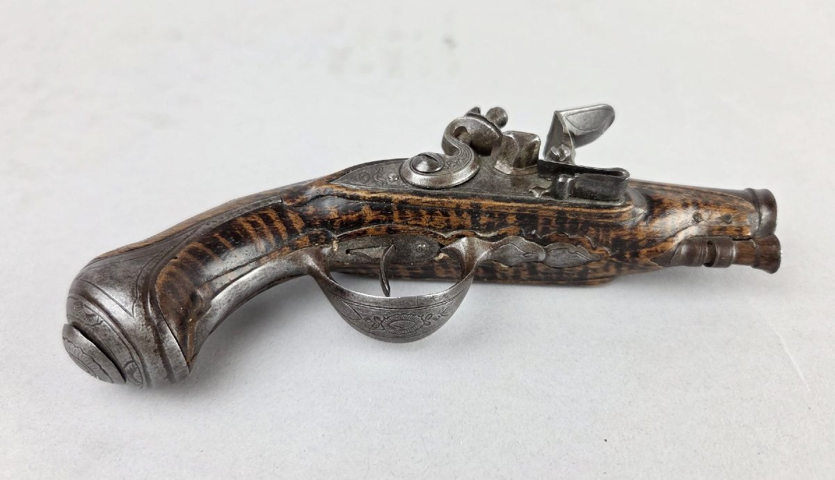 Small French Flint, Circa 1750-photo-2