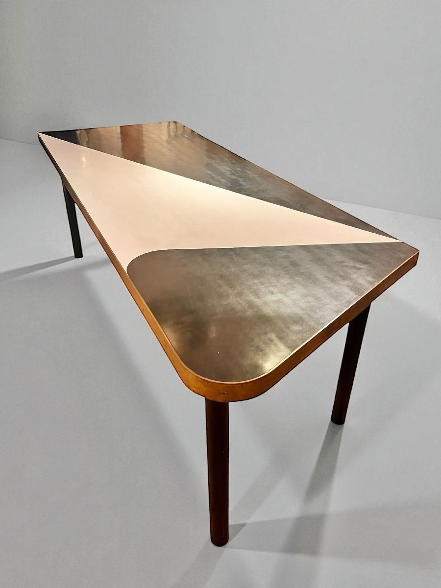 Table en stratifié noir et blanc ceinture en laiton et pieds en acier laqués noir. Vers 1960-photo-2
