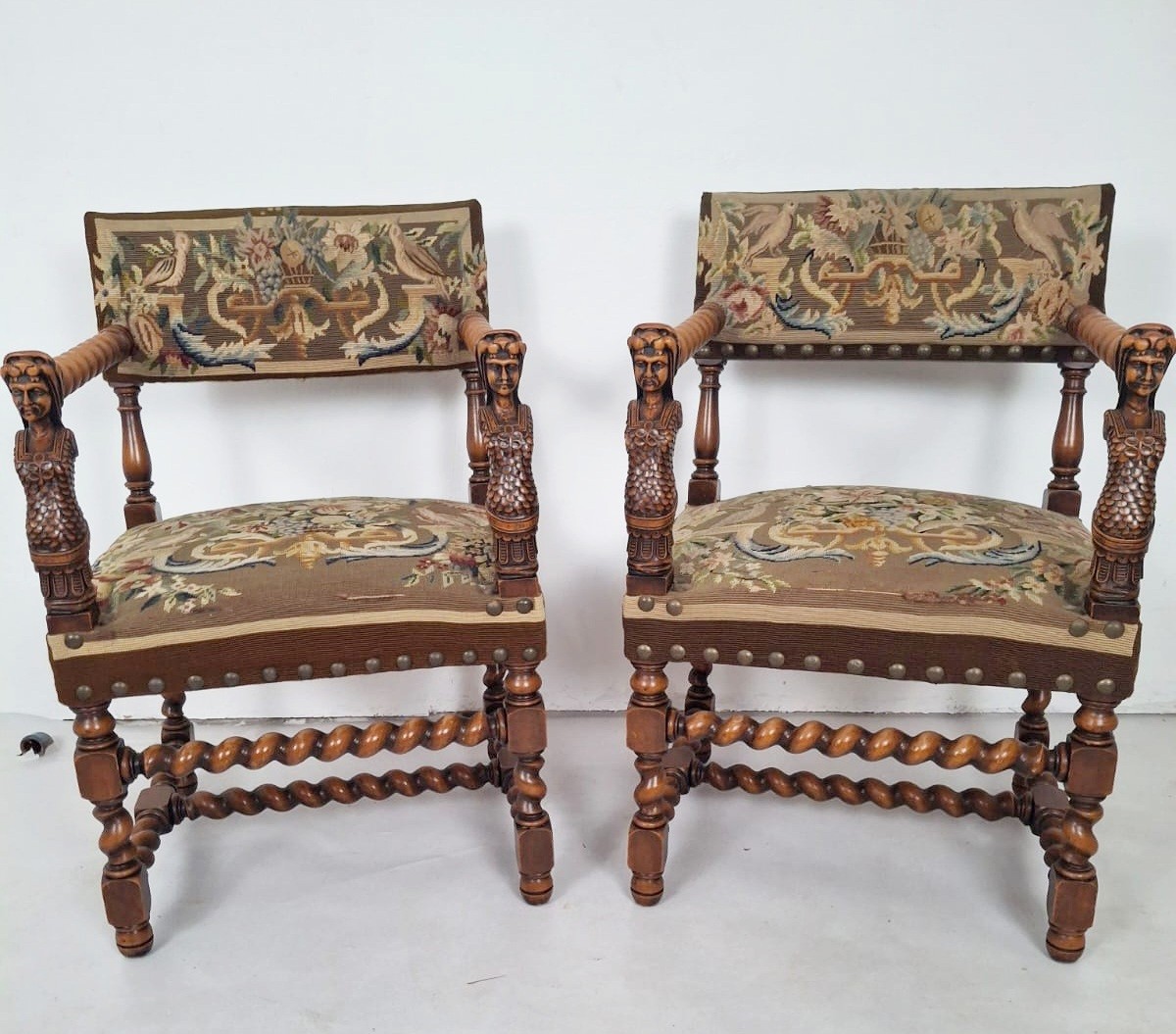 Paire de fauteuils de style Renaissance, 19th