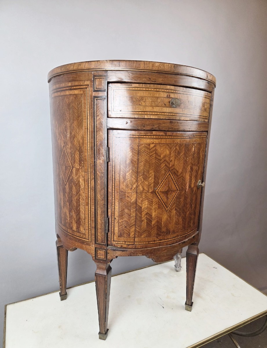 Petite dresse demi lune de style Louis XVI