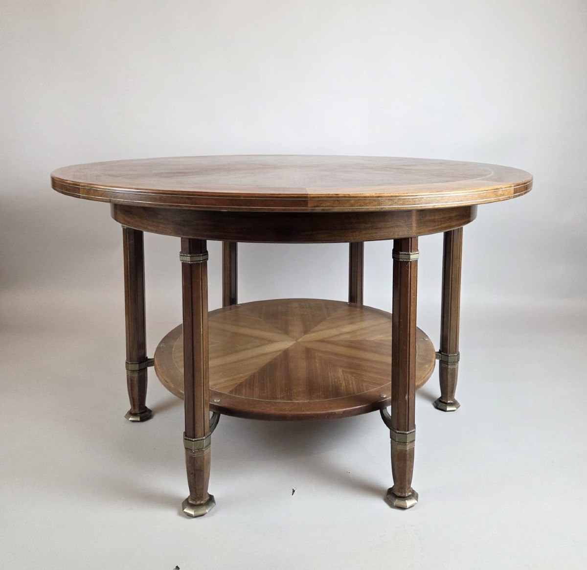 Chambon Alban, table de milieu en acajou et ornementation de bronze