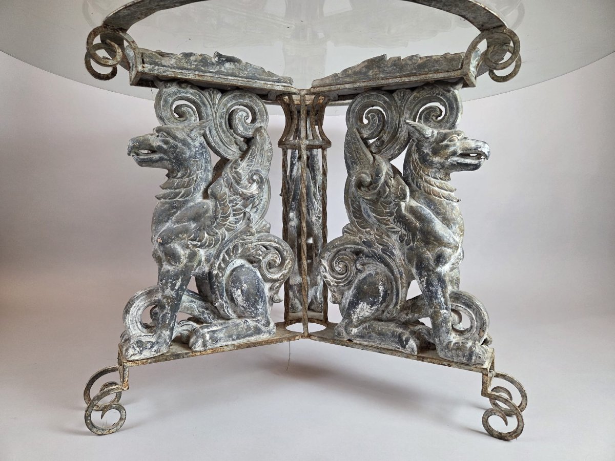 Table, piètement en zingue et fer forgé, tablette en verre-photo-3