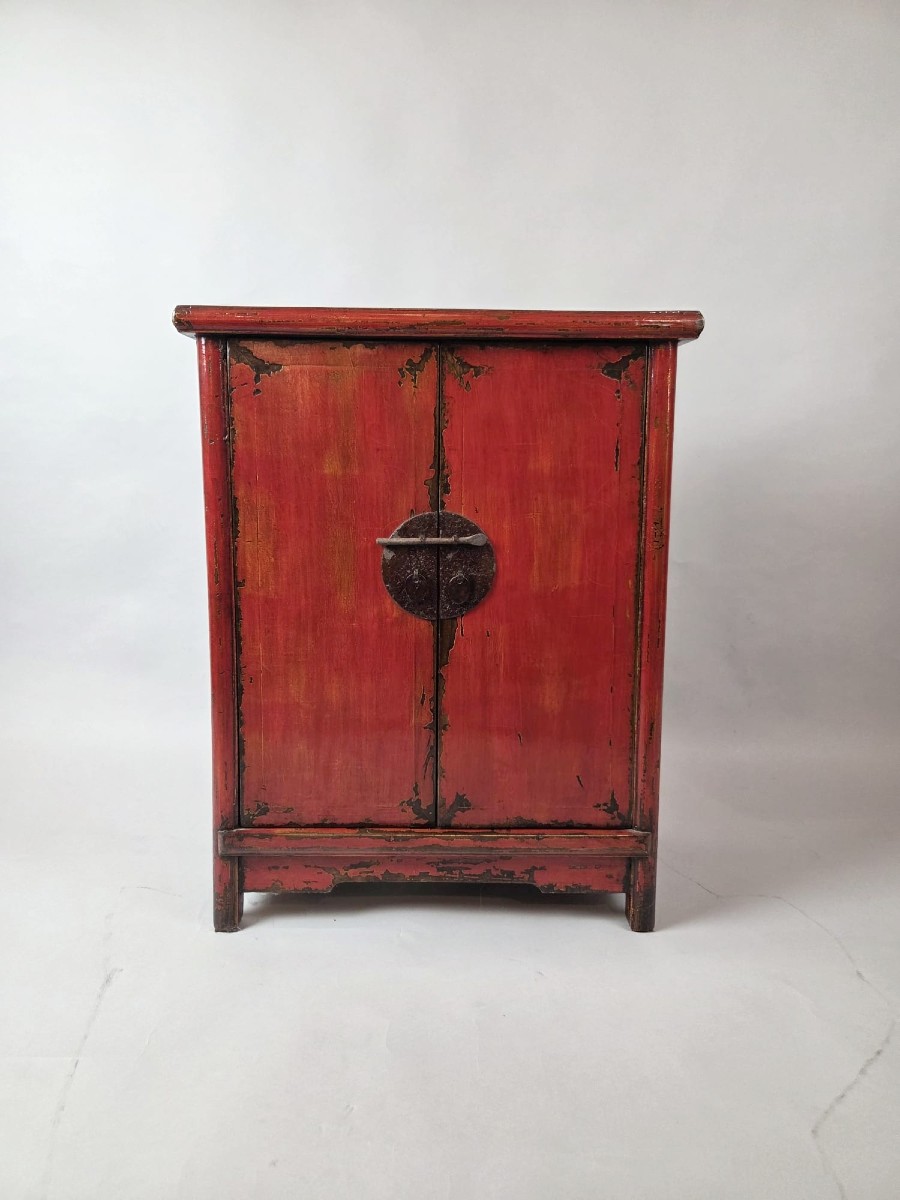 Petite armoire Chinoise en bois laqué rouge, 20th