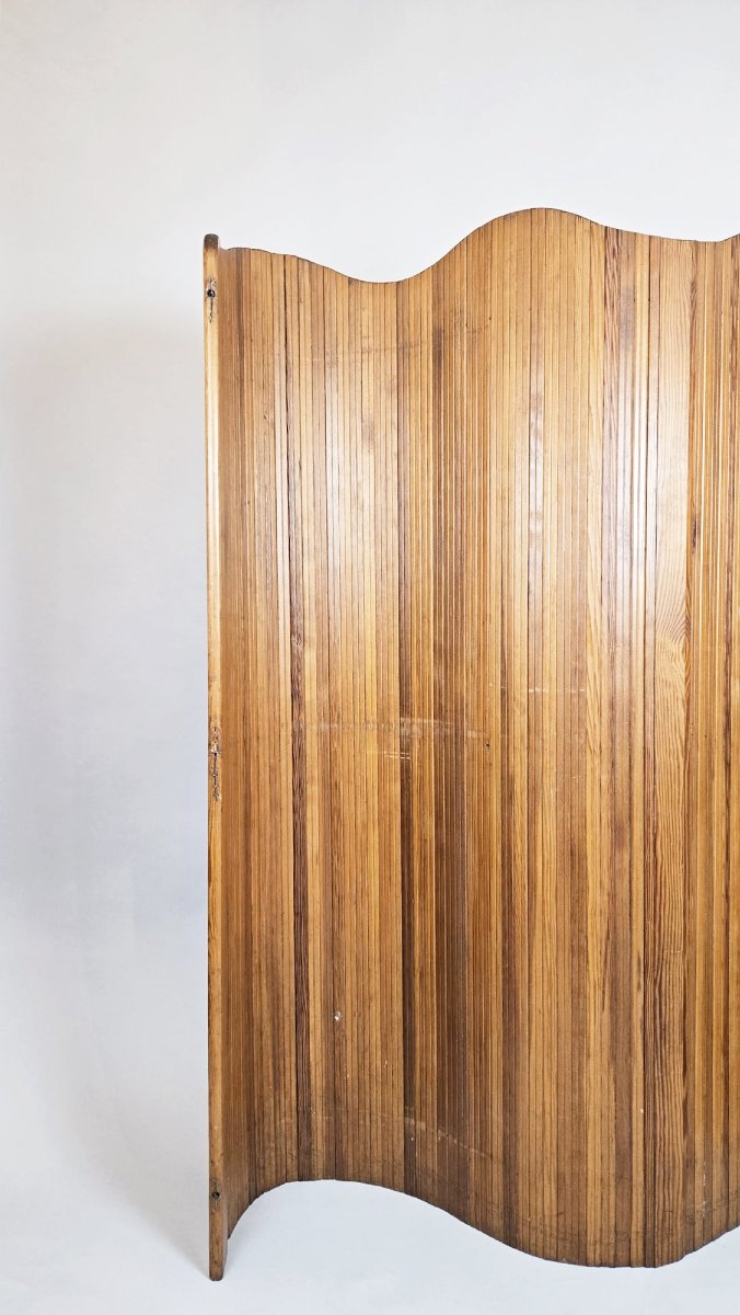 Wavy Wooden Screen, Circa 1950. -photo-2