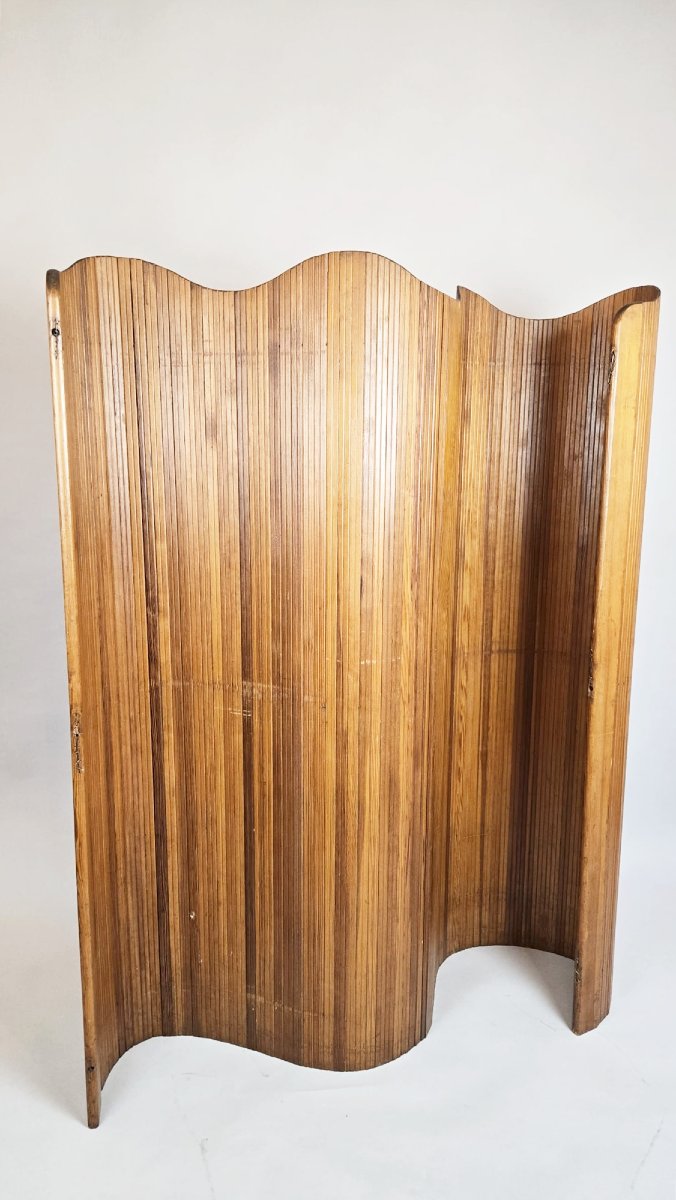 Wavy Wooden Screen, Circa 1950. -photo-4