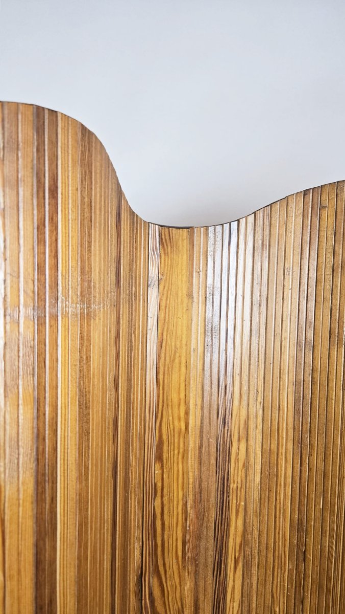 Wavy Wooden Screen, Circa 1950. -photo-7