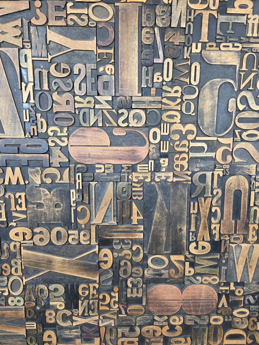 Panneau décoratif orné de lettres d'imprimerie anciennes -photo-4