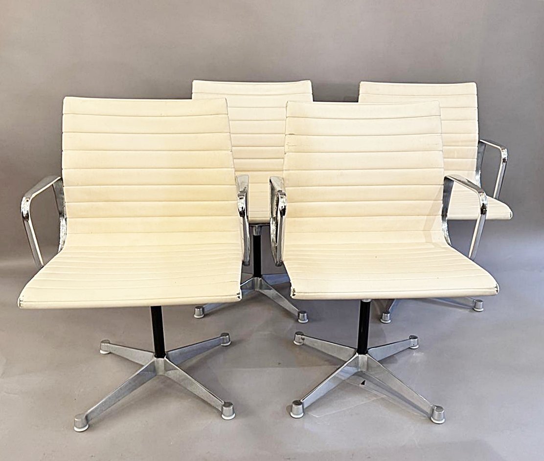 Suite de 4 chaises de Charles &  Ray Eames pour Herman Miller, 1960's-photo-2