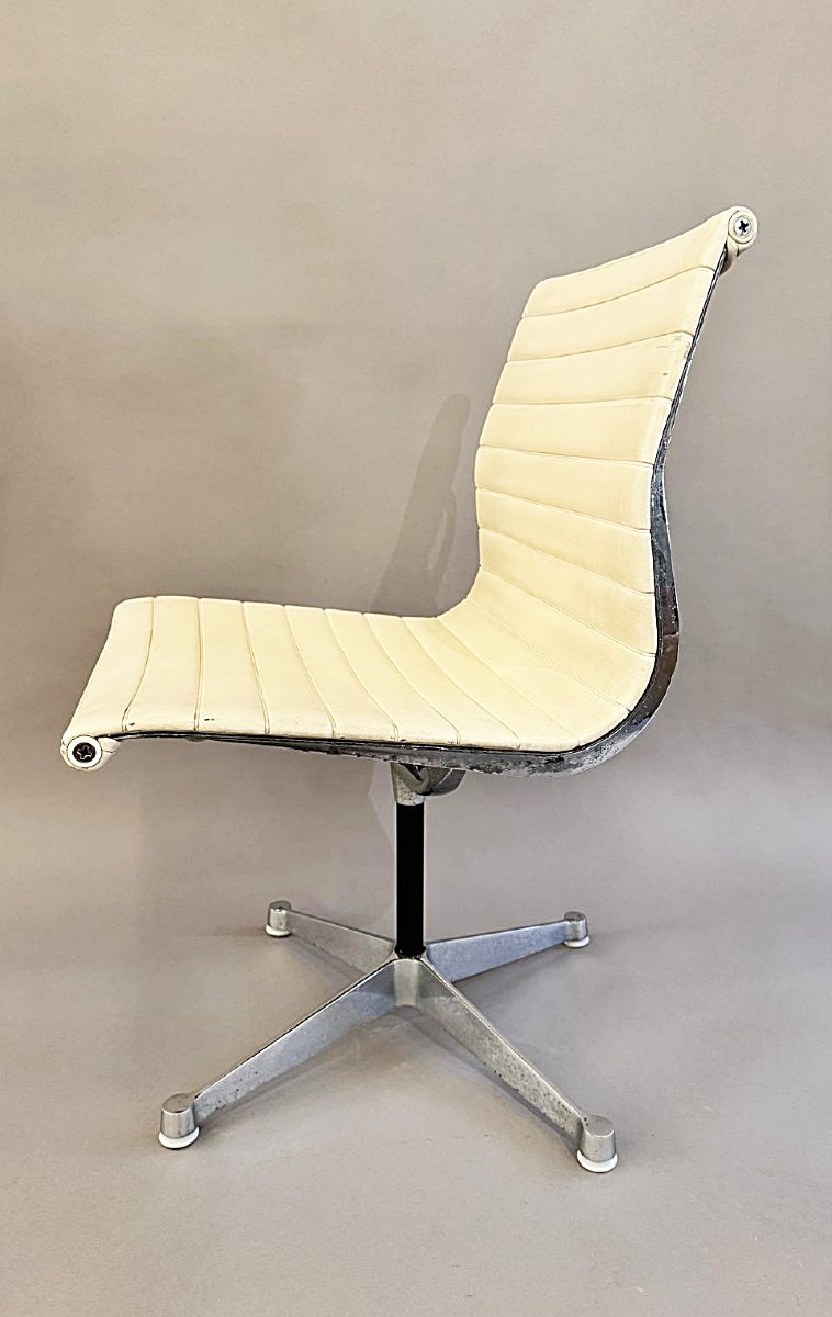 Pair Of Chairs, Charles And Ray Eames, 1960 -photo-1