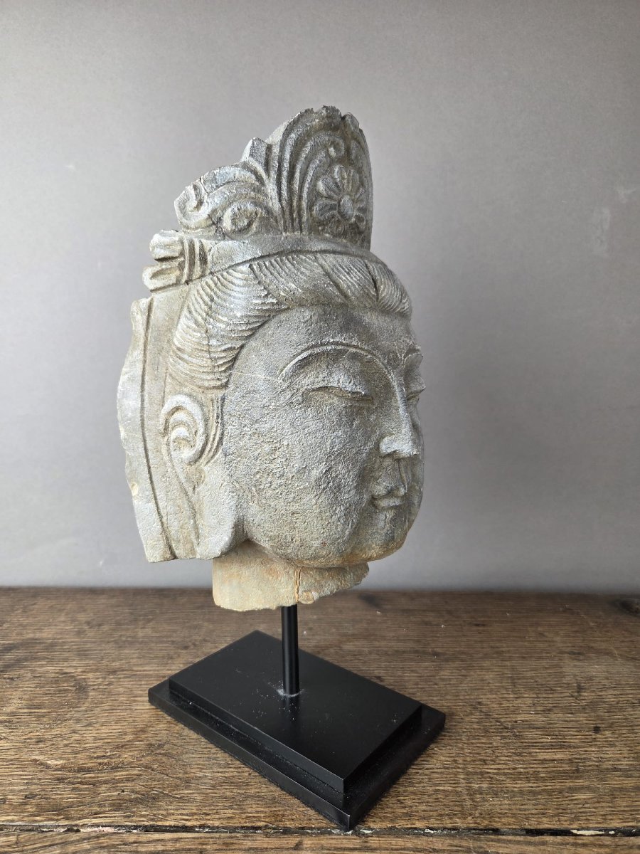 Tête Guanyin en pierre soclée, début 20e -photo-3