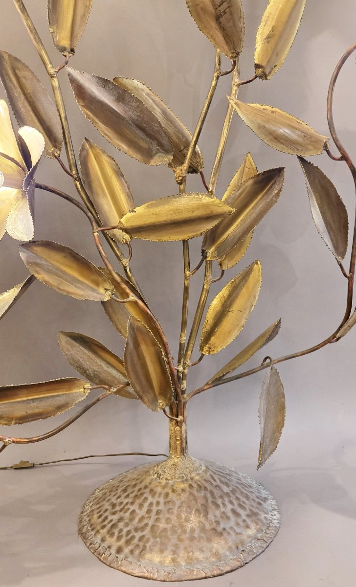 Metal Floor Lamp Decorated With Lotus Flowers-photo-2