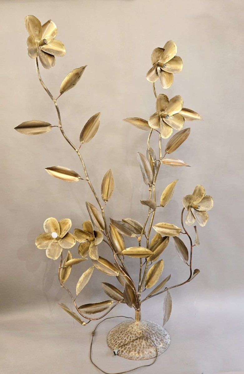 Metal Floor Lamp Decorated With Lotus Flowers-photo-4