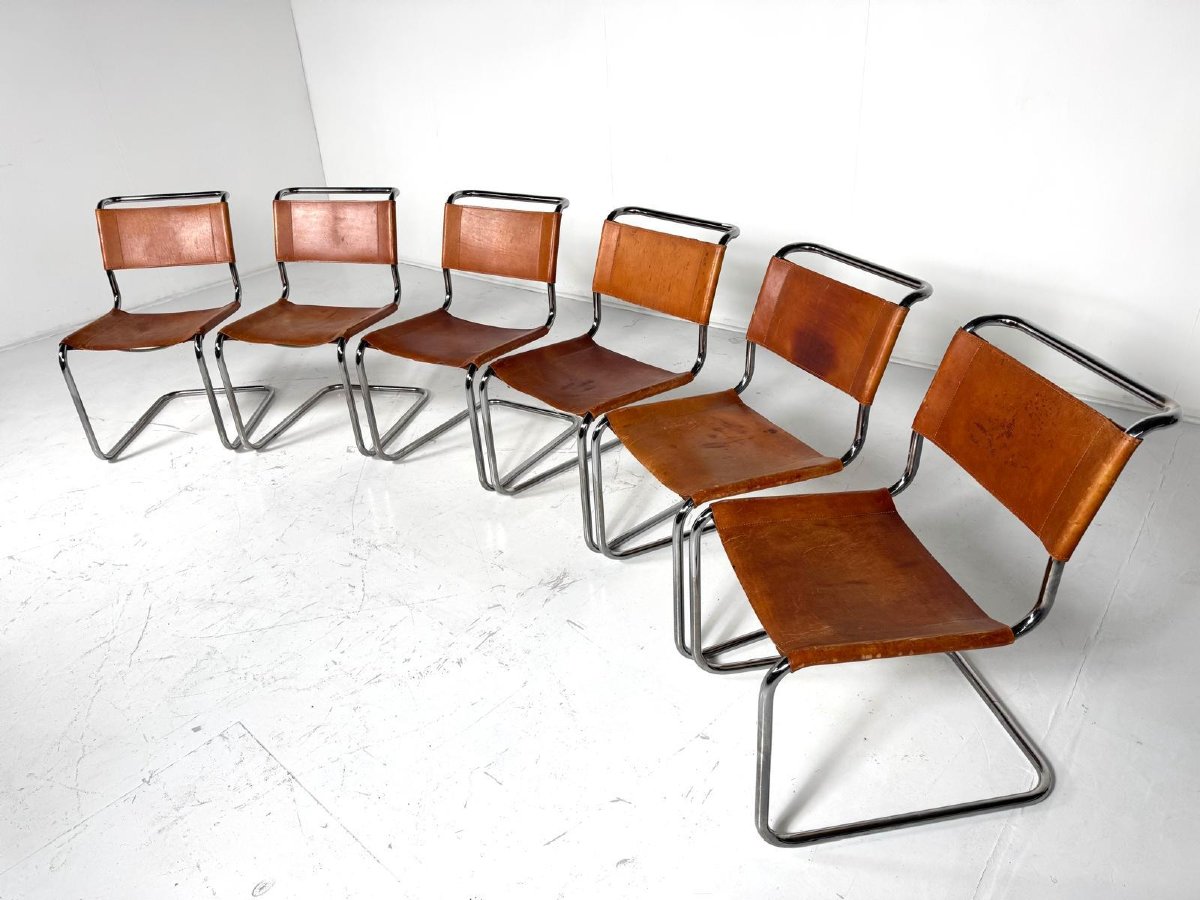 Suite de 6 chaises Thonet en métal tubulaire, assises en cuir jaune.